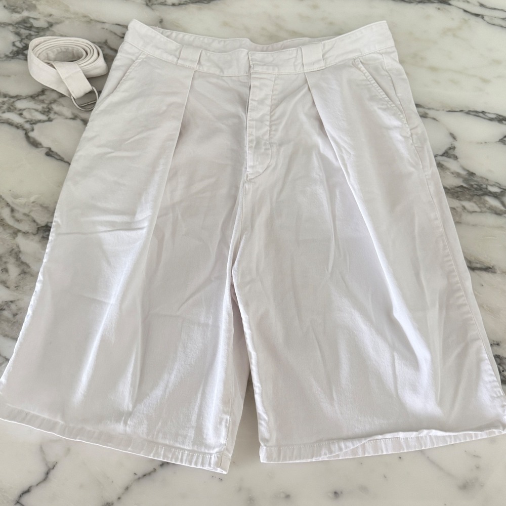 EMPORIO ARMANI Solid White Men's‎ Shorts size 46 Waist Size 34 with belt